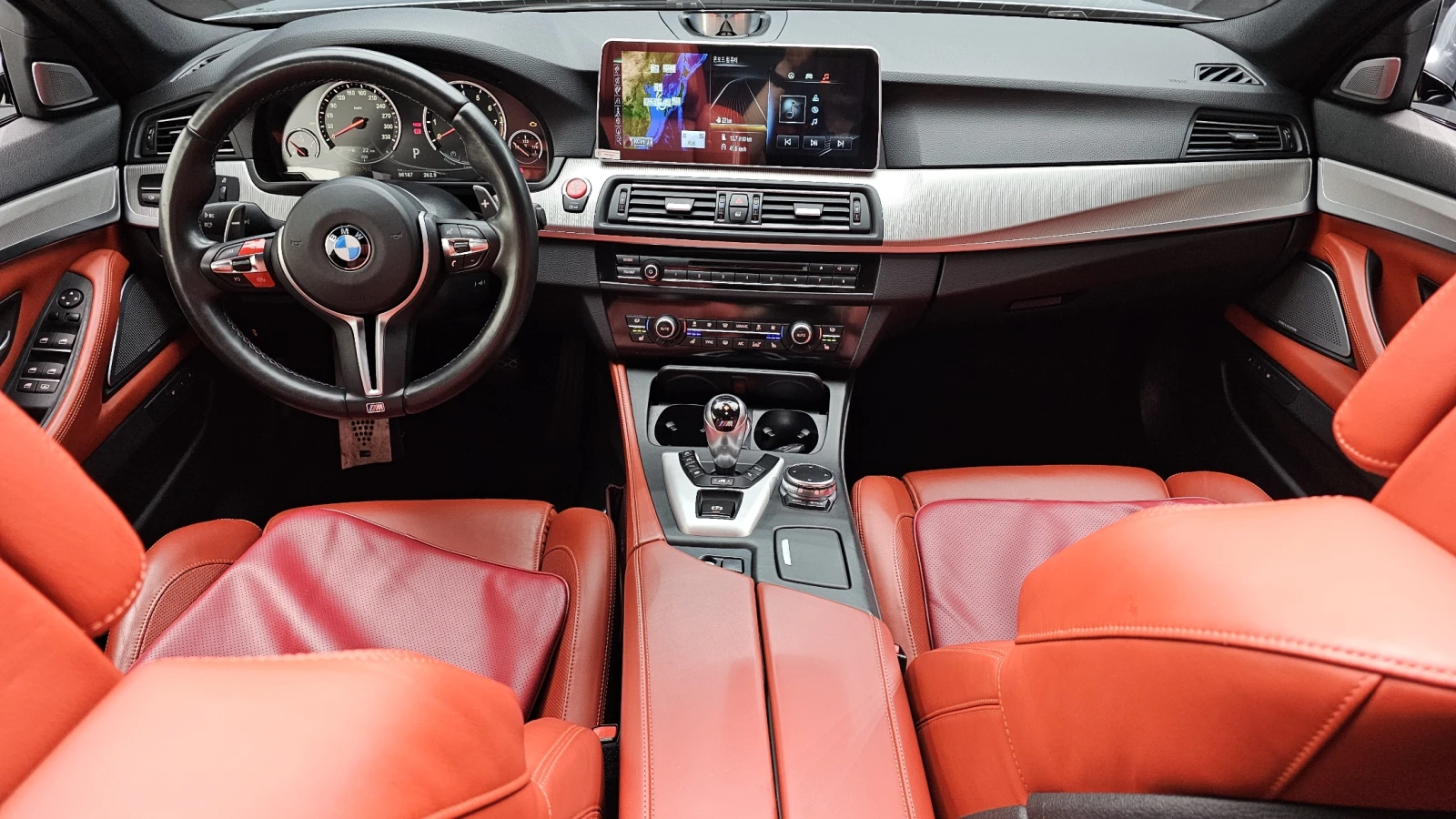BMW M5 360* SOFT CLOSE* HUD* ЕЛ. БАГАЖНИК* КРАЙНА ЦЕНА, снимка 7 - Автомобили и джипове - 55496072