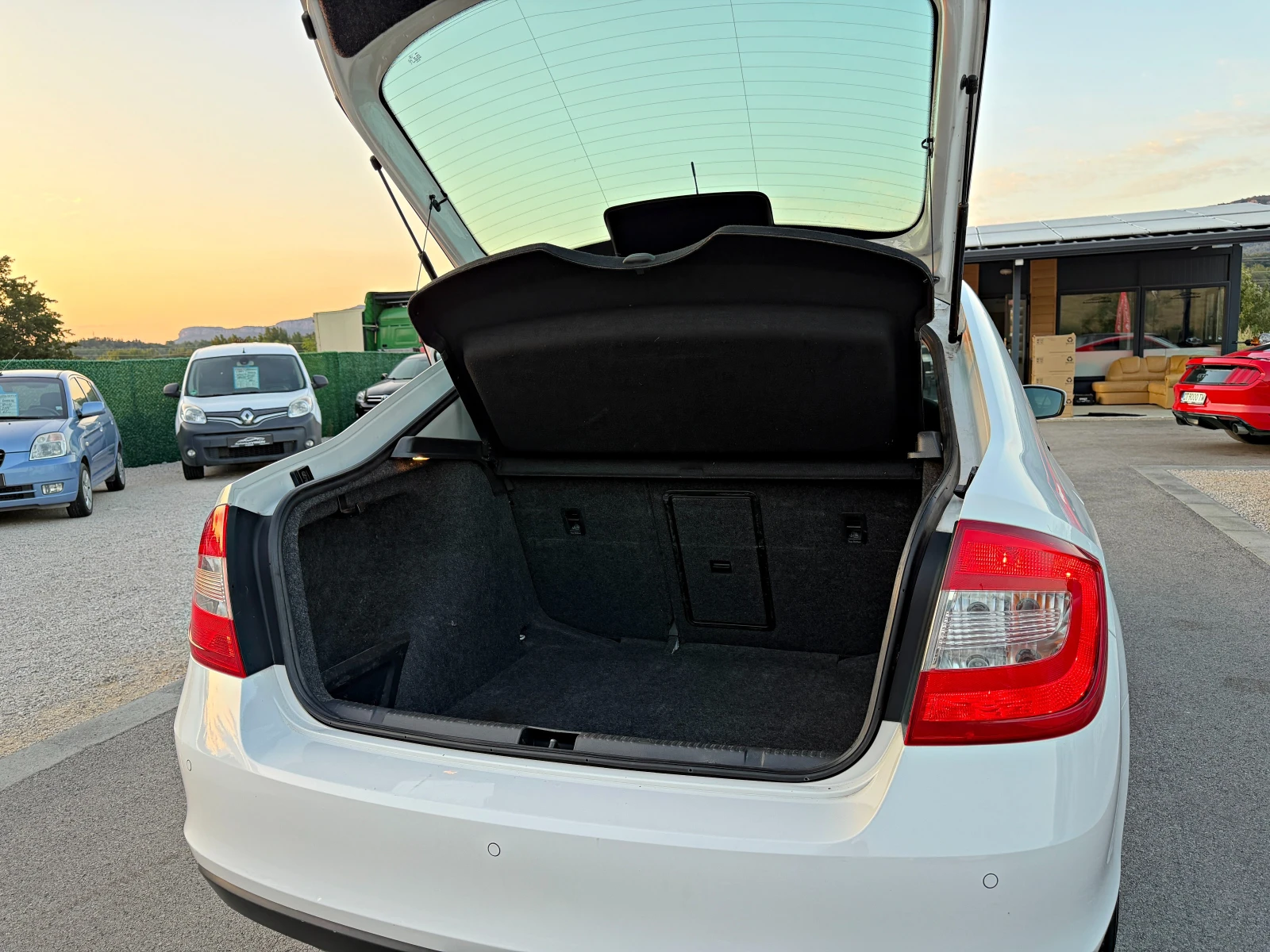 Skoda Rapid Автоматик DSG 1.4 122кс Подгрев, снимка 14 - Автомобили и джипове - 55671302