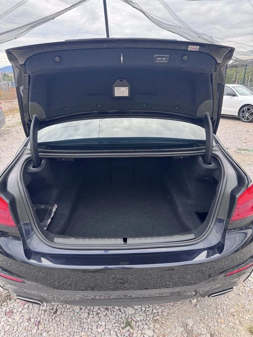 BMW 540 i X-drive* M-packet* Applecarplay* Distronic, снимка 16 - Автомобили и джипове - 56111978
