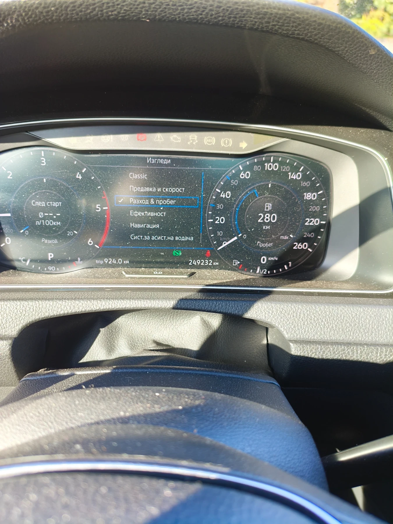 VW Golf 1.6 TDI, снимка 13 - Автомобили и джипове - 56214351
