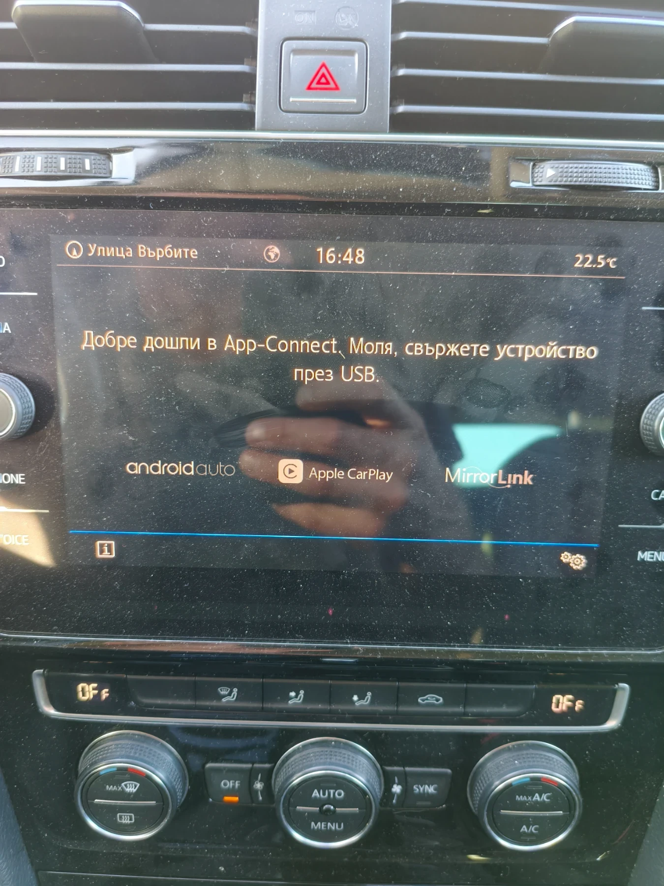 VW Golf 1.6 TDI, снимка 10 - Автомобили и джипове - 56214351