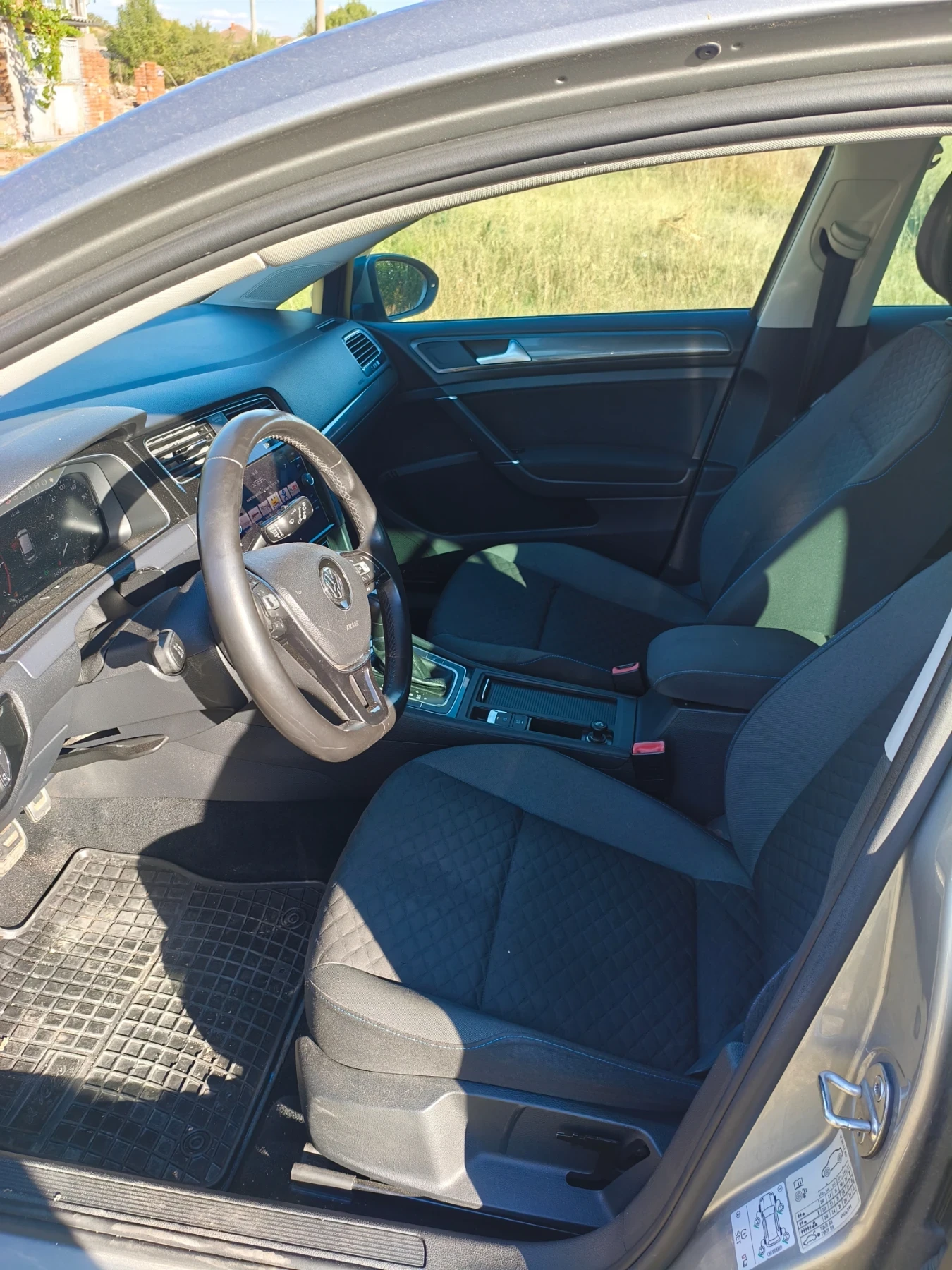 VW Golf 1.6 TDI, снимка 15 - Автомобили и джипове - 56214351