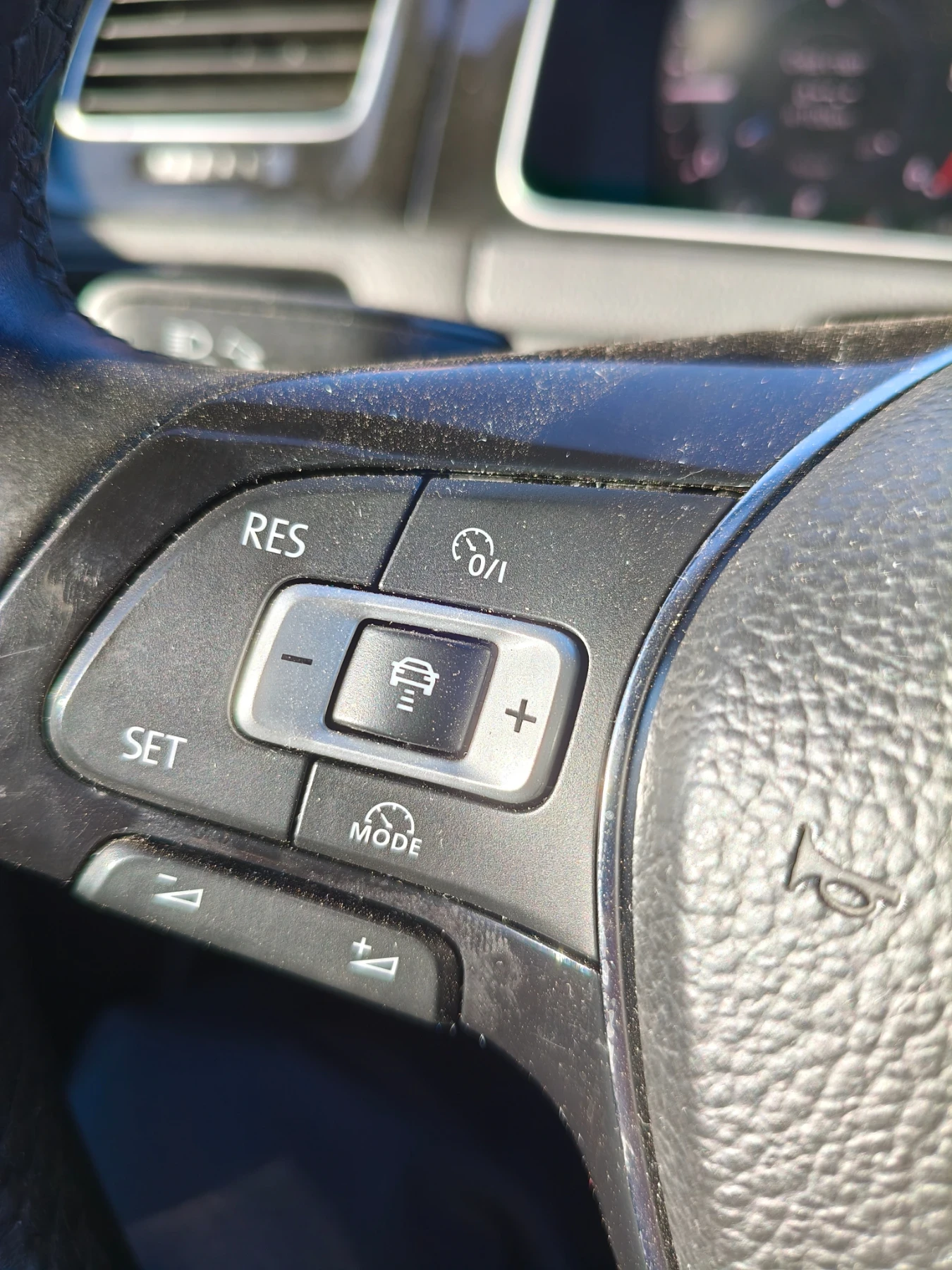 VW Golf 1.6 TDI, снимка 7 - Автомобили и джипове - 56214351
