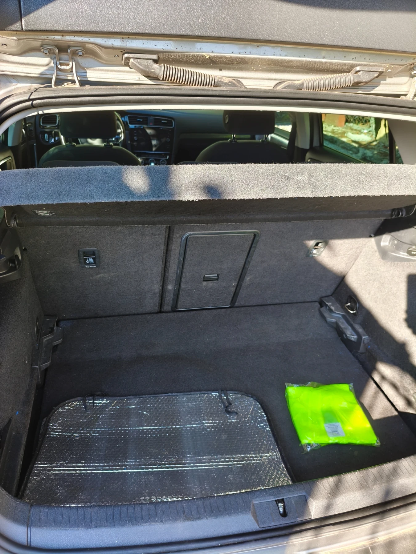 VW Golf 1.6 TDI, снимка 4 - Автомобили и джипове - 56214351