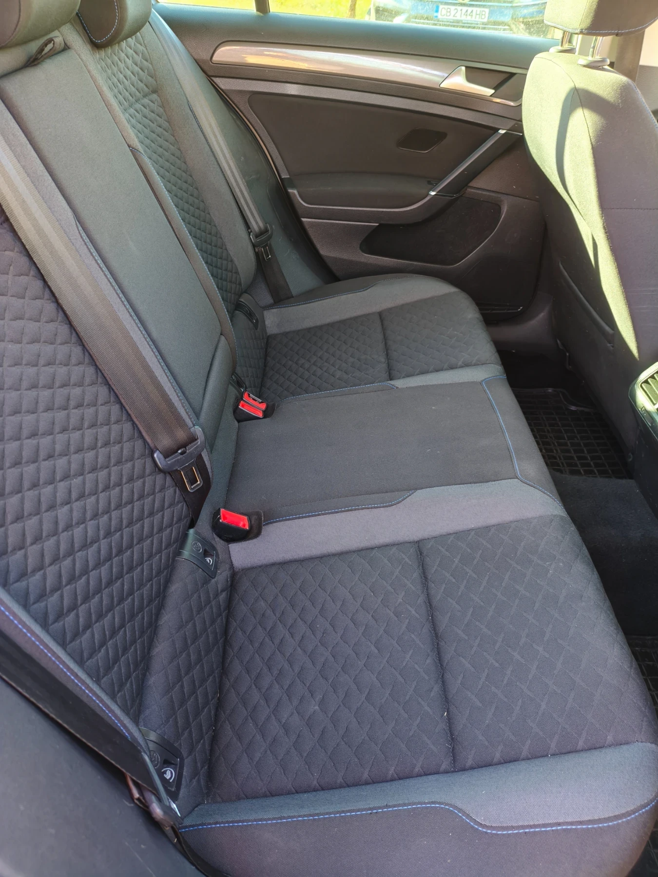 VW Golf 1.6 TDI, снимка 17 - Автомобили и джипове - 56214351