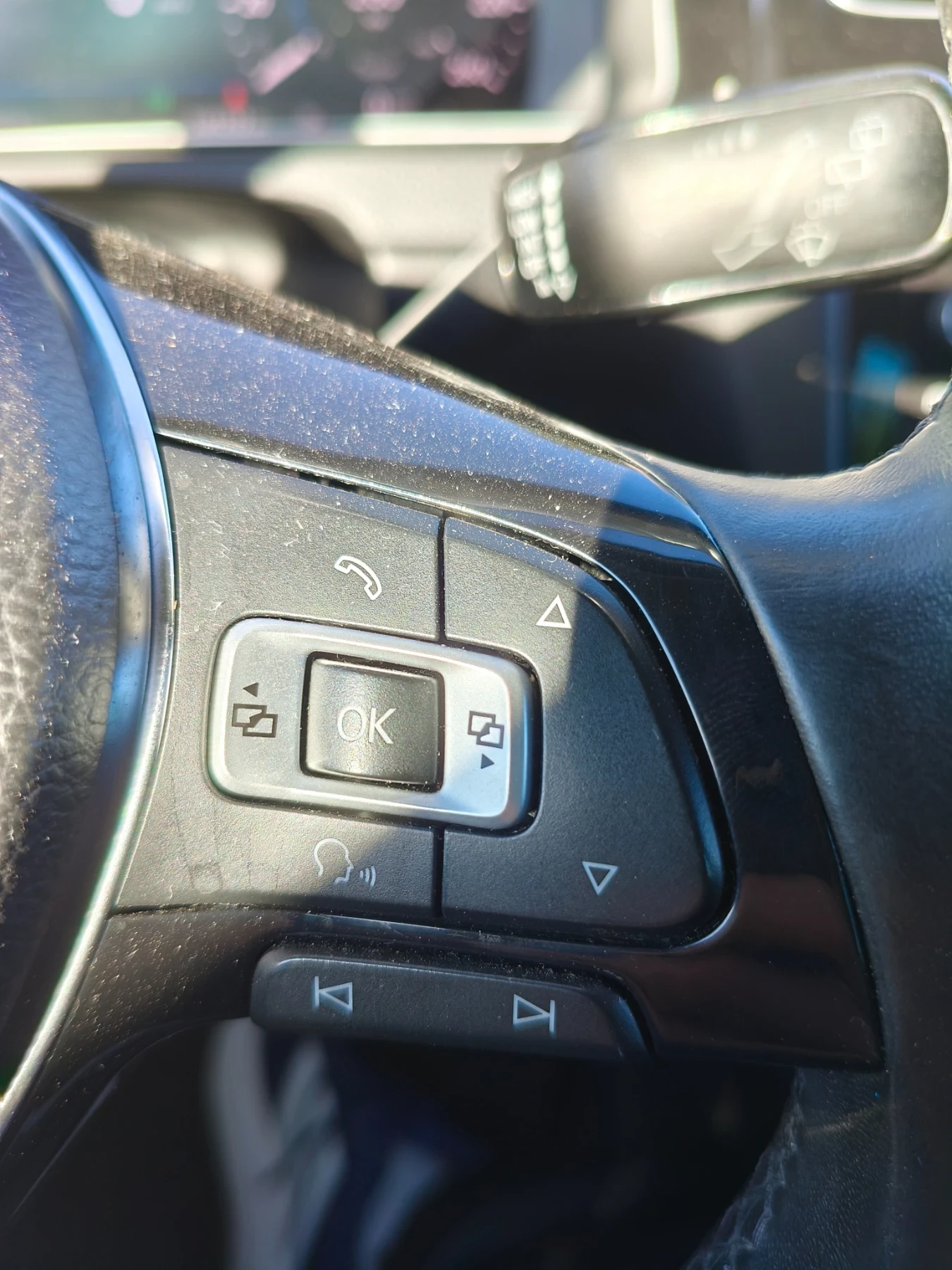 VW Golf 1.6 TDI, снимка 6 - Автомобили и джипове - 56214351