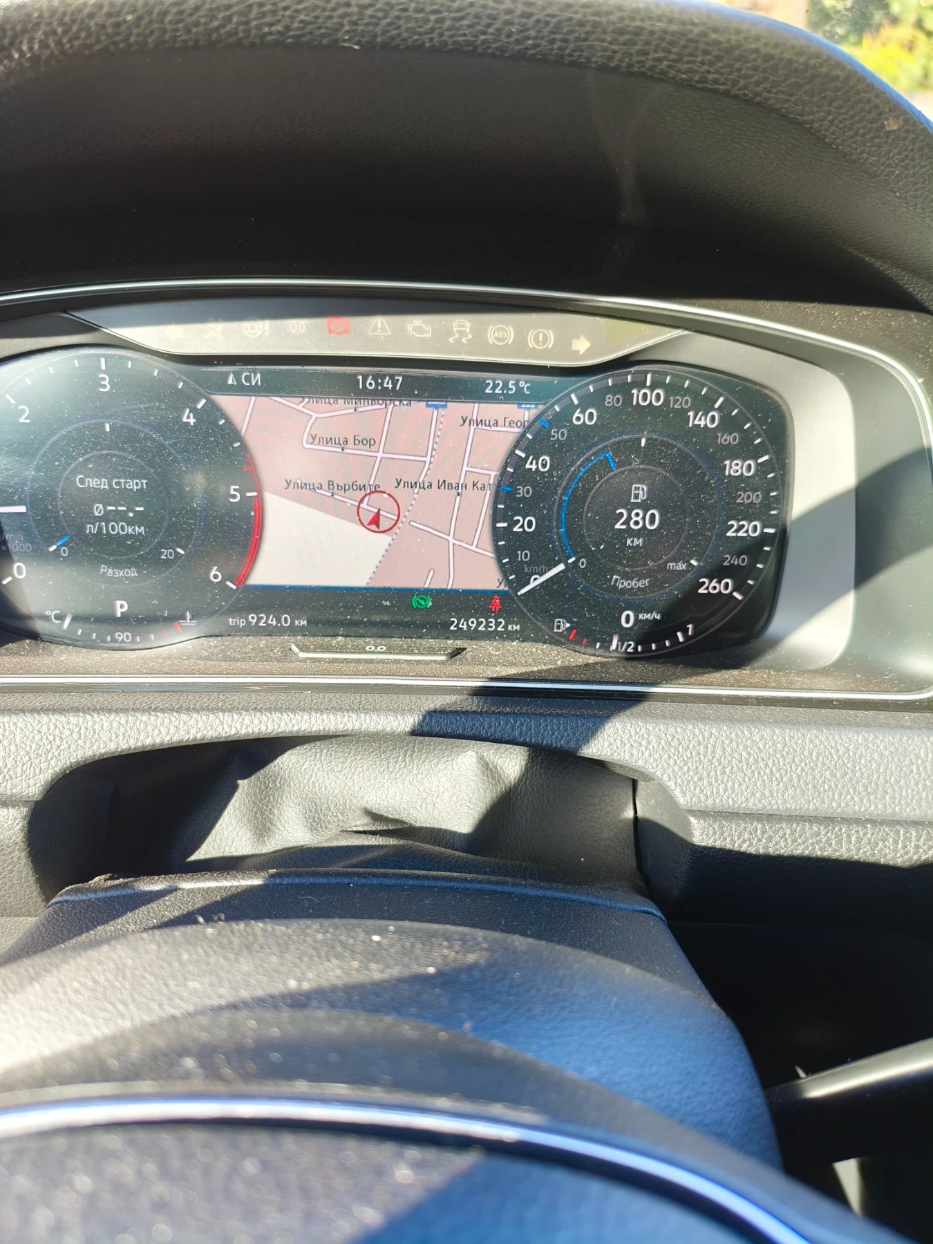 VW Golf 1.6 TDI, снимка 14 - Автомобили и джипове - 56214351