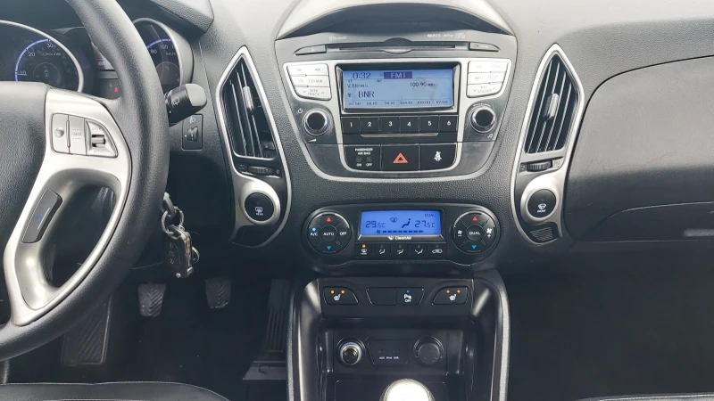 Hyundai IX35 1.7FULL ЕКСТРИ, снимка 14 - Автомобили и джипове - 48480489