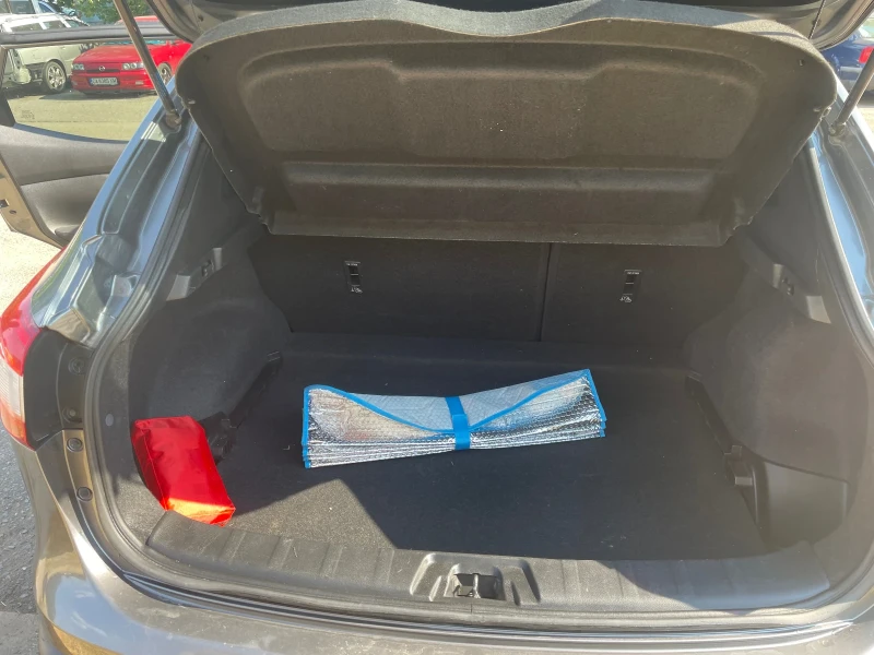 Nissan Qashqai 1.6DCI, снимка 10 - Автомобили и джипове - 52048566
