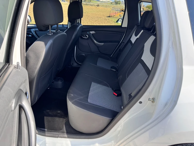 Dacia Duster 1.5DCI/4x4/PRESTIGE, снимка 11 - Автомобили и джипове - 52101512