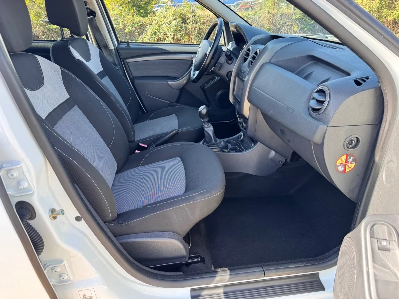 Dacia Duster 1.5DCI/4x4/PRESTIGE, снимка 13 - Автомобили и джипове - 52101512