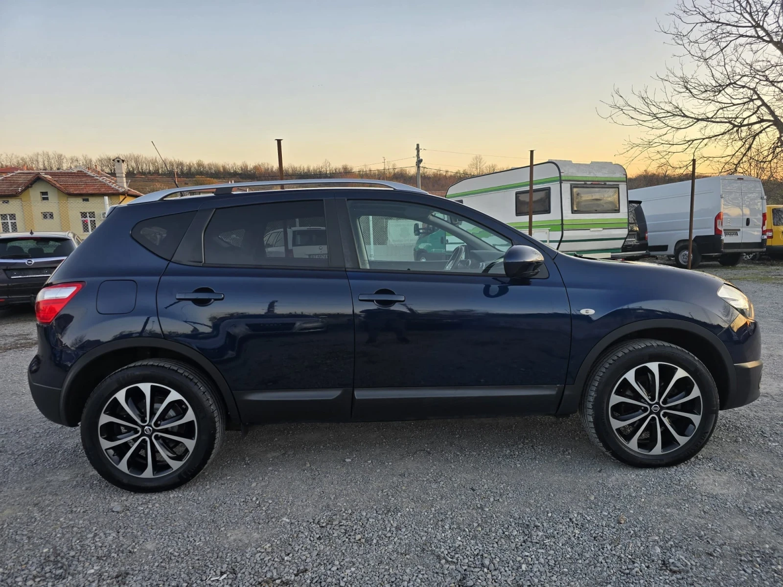 Nissan Qashqai 2.0i 141K.C. / 4X4 / АВТОМАТ / НАВИ / КЛИМАТРОНИК - изображение 6