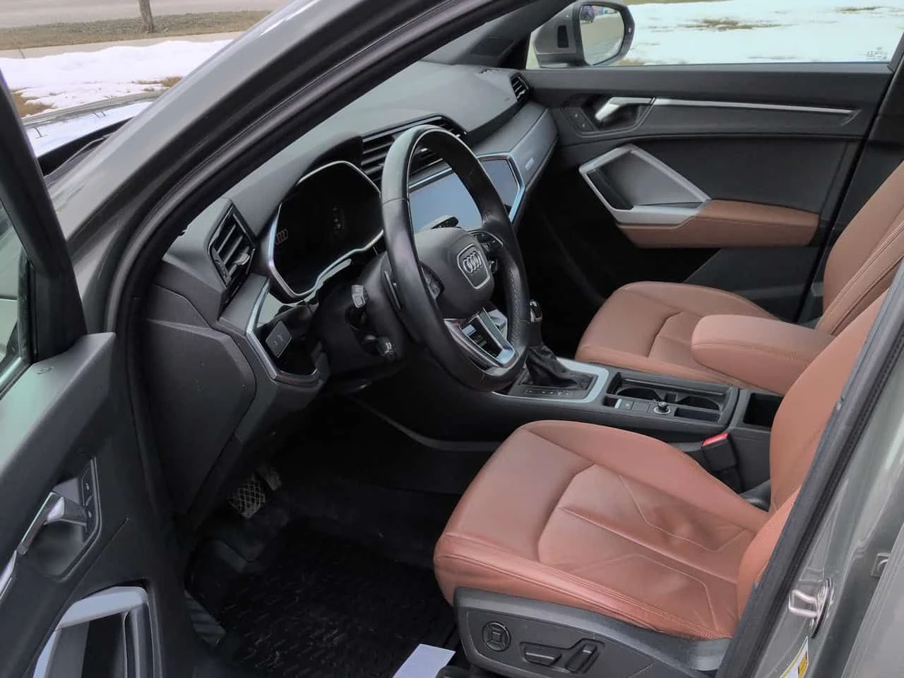 Audi Q3 * Progressiv ШИБИДАХ * ПОДГРЕВИ * KEYLESS * CARFAX, снимка 14 - Автомобили и джипове - 54110793