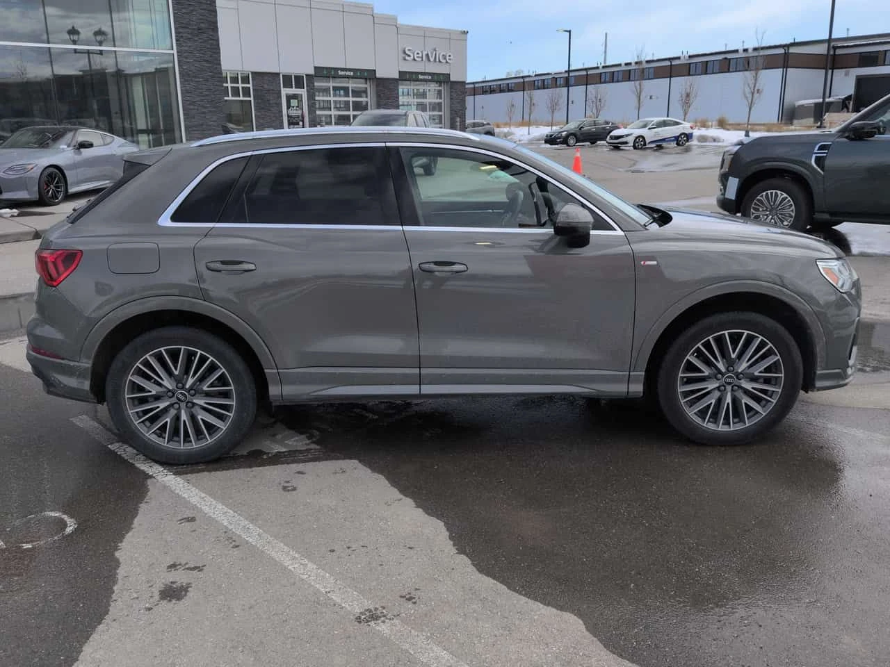 Audi Q3 * Progressiv ШИБИДАХ * ПОДГРЕВИ * KEYLESS * CARFAX, снимка 12 - Автомобили и джипове - 54110793
