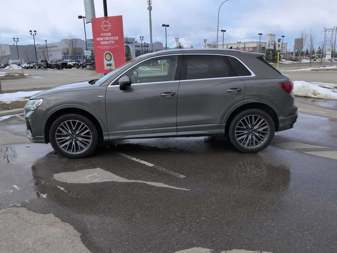 Audi Q3 * Progressiv ШИБИДАХ * ПОДГРЕВИ * KEYLESS * CARFAX, снимка 2 - Автомобили и джипове - 54110793