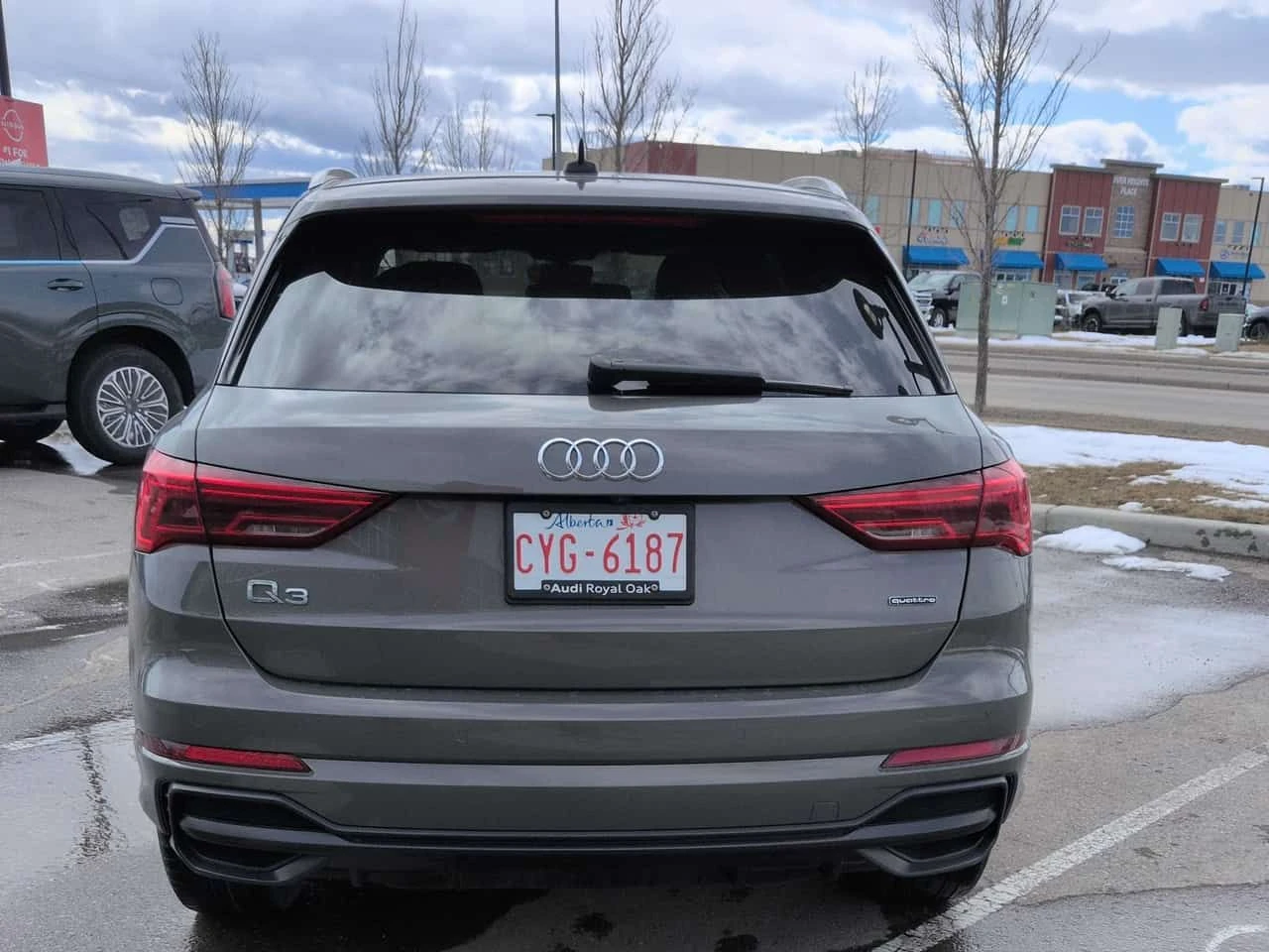 Audi Q3 * Progressiv ШИБИДАХ * ПОДГРЕВИ * KEYLESS * CARFAX, снимка 4 - Автомобили и джипове - 54110793