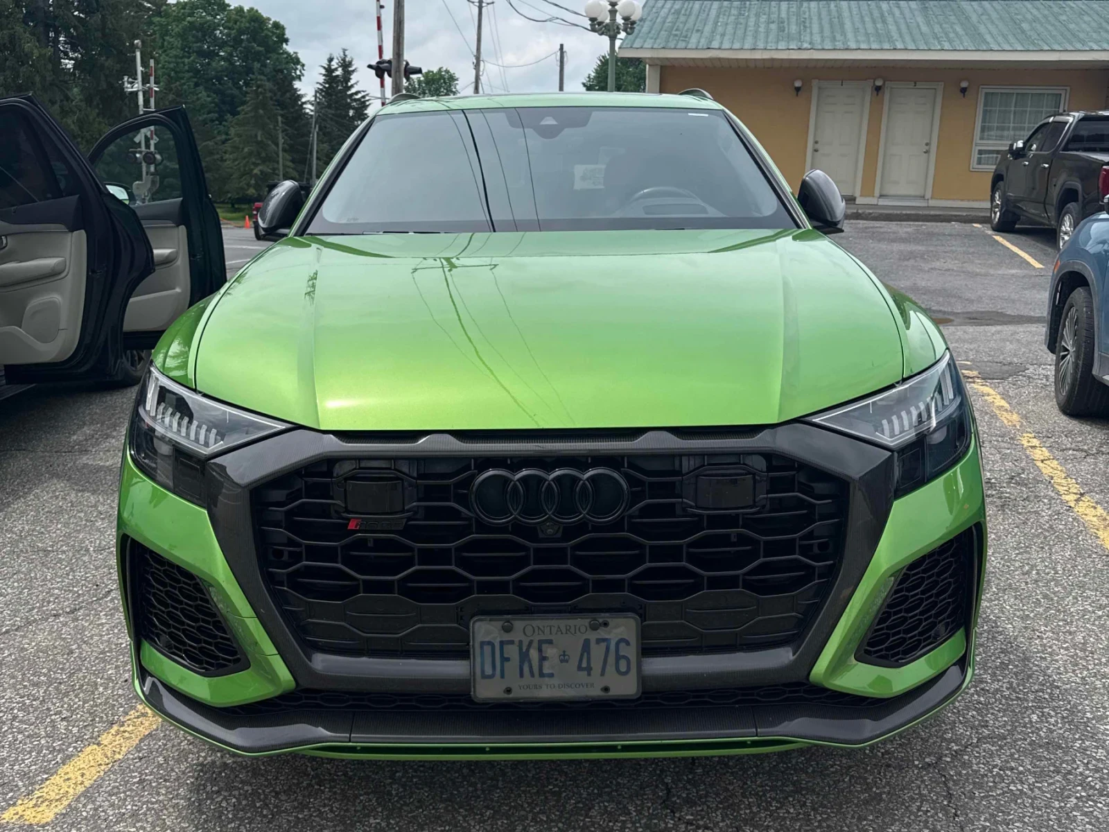 Audi RSQ8 TFSI / CARFAX, снимка 2 - Автомобили и джипове - 54882119