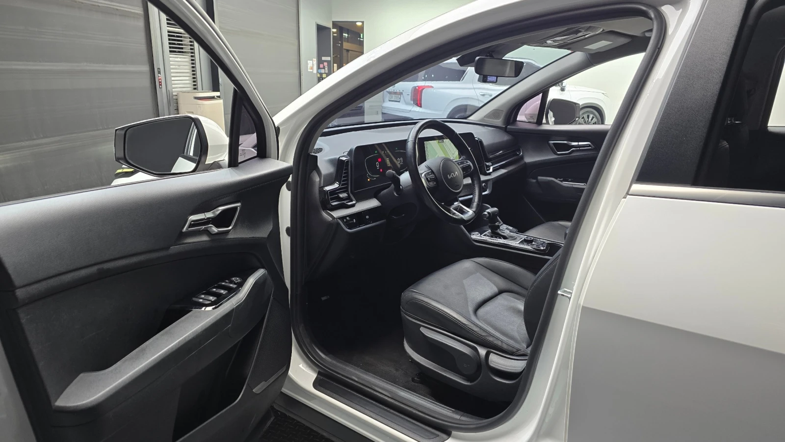 Kia Sportage 2.0 CRDi Trendy | Навигация | Камера | LED, снимка 13 - Автомобили и джипове - 54919046