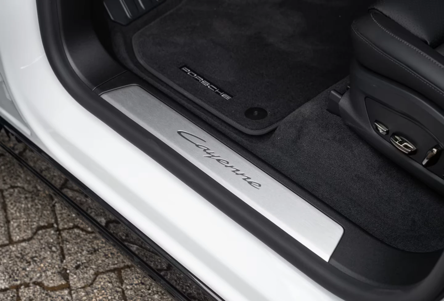 Porsche Cayenne NEW* ELECTRIC* PANO* BOSE* DISTR* MEMORY* 360CAM* , снимка 8 - Автомобили и джипове - 55569901