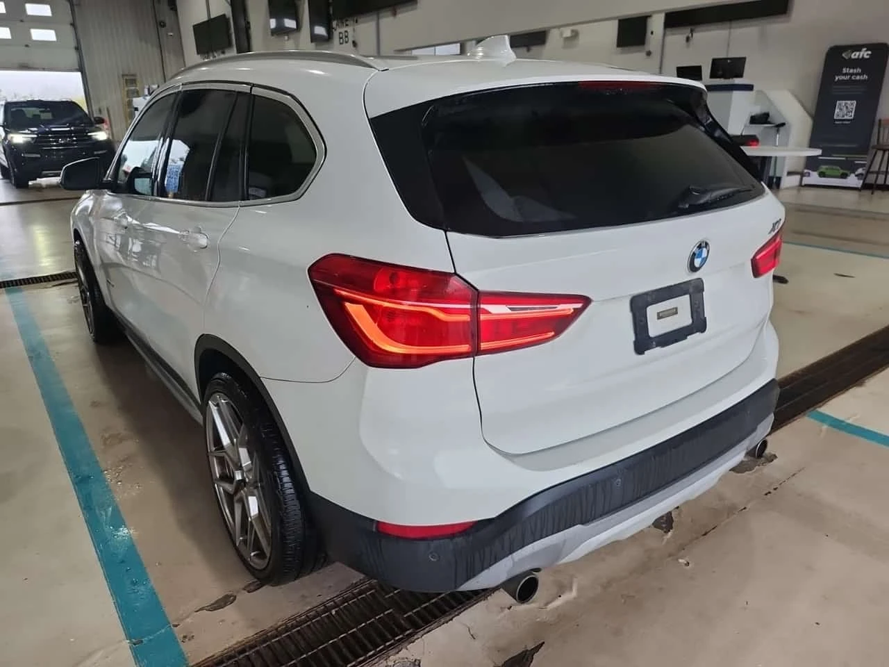 BMW X1 XDRIVE28I / ПАНОРАМА / ПОДГРЕВИ / 2 ЧИФТА ГУМИ , снимка 4 - Автомобили и джипове - 55798672