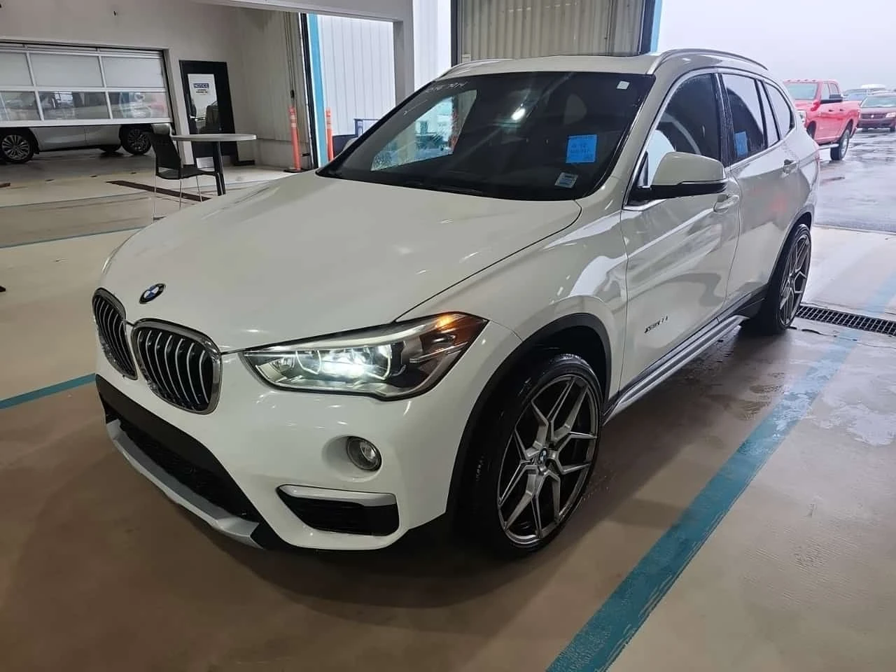 BMW X1 XDRIVE28I / ПАНОРАМА / ПОДГРЕВИ / 2 ЧИФТА ГУМИ 