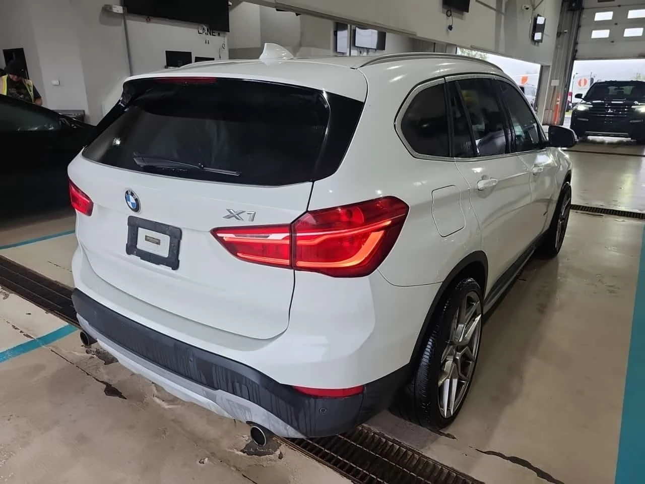 BMW X1 XDRIVE28I / ПАНОРАМА / ПОДГРЕВИ / 2 ЧИФТА ГУМИ , снимка 3 - Автомобили и джипове - 55798672