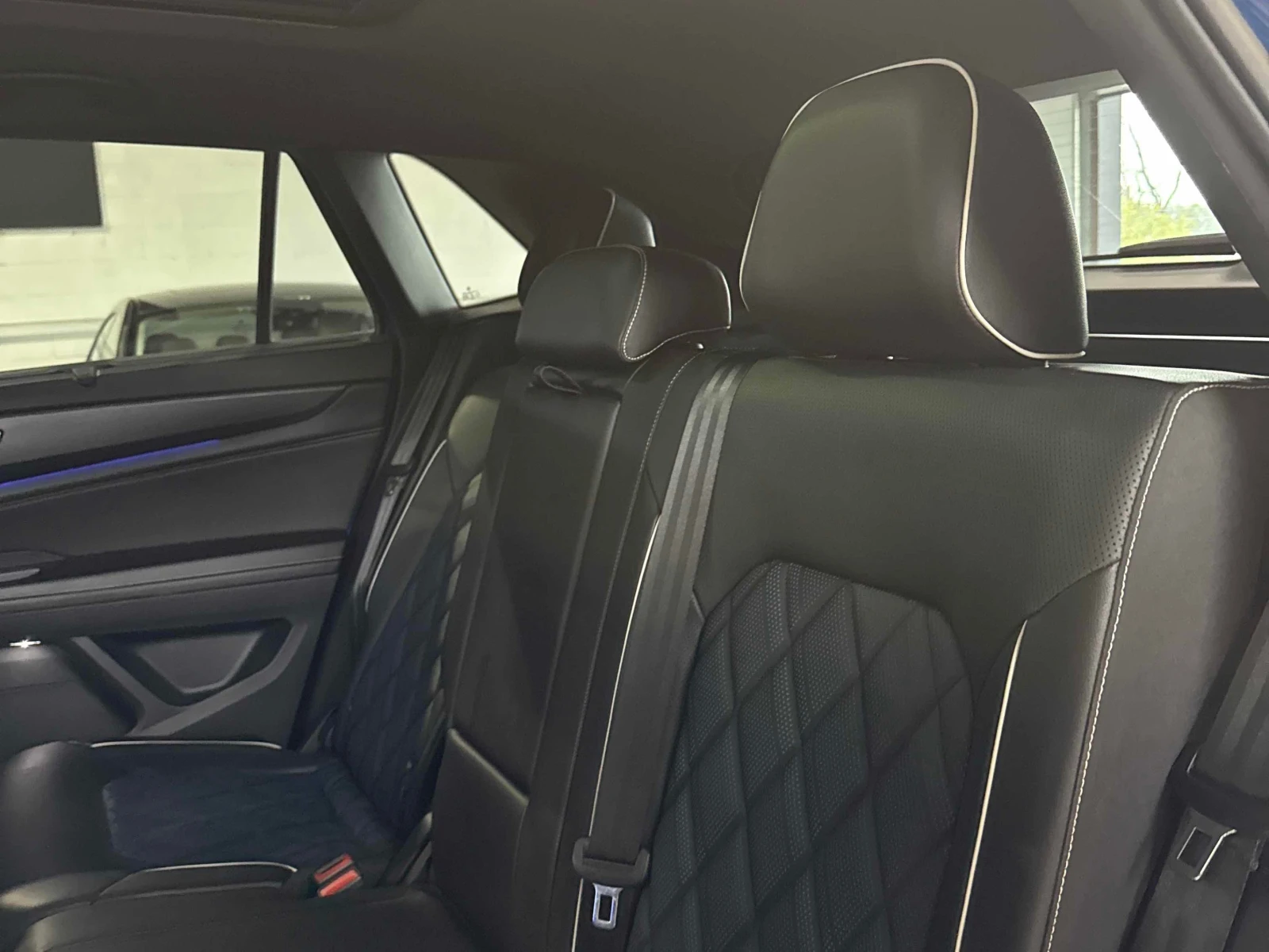 VW Atlas * Execline * CARFAX * ЦЕНА ДО БГ, снимка 13 - Автомобили и джипове - 55971999