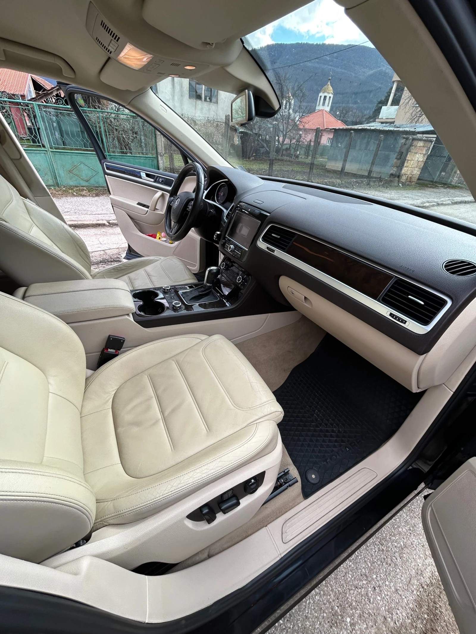 VW Touareg 3.0d 239кс., снимка 6 - Автомобили и джипове - 56518749