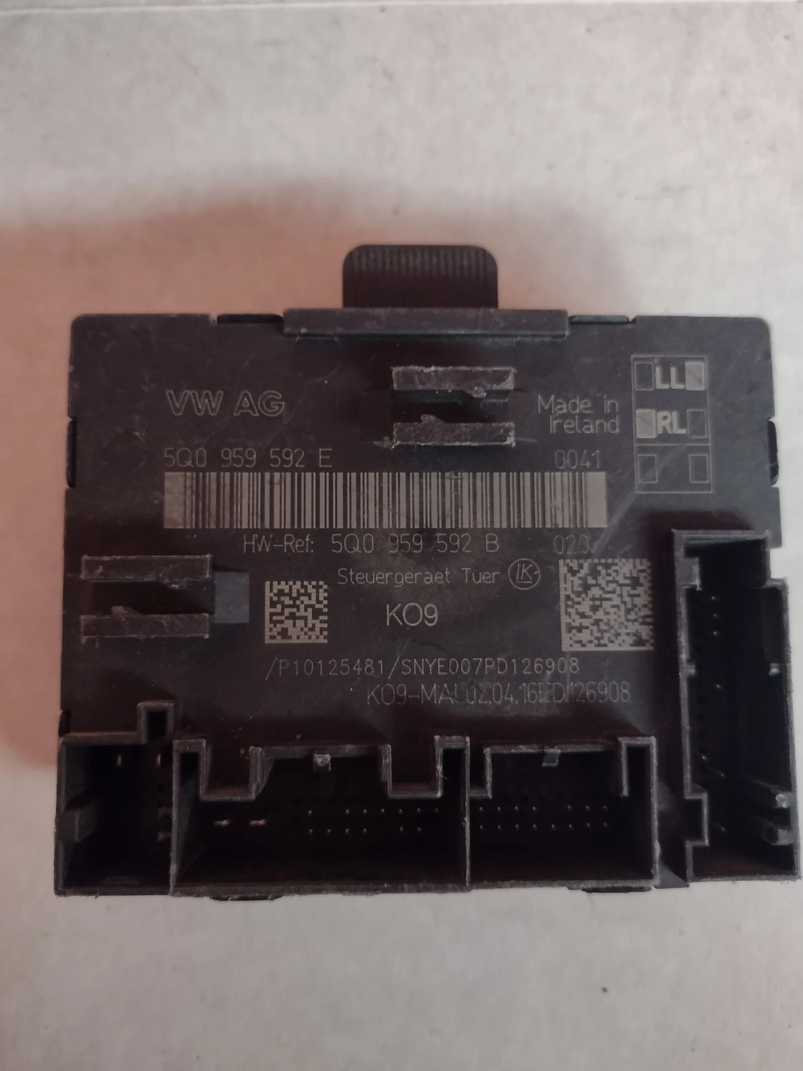 5Q0959592E ����� �� ���������� �� �����   VW PASSAT B8  5Q0 959 592 E | Mobile.bg � ����������� 1