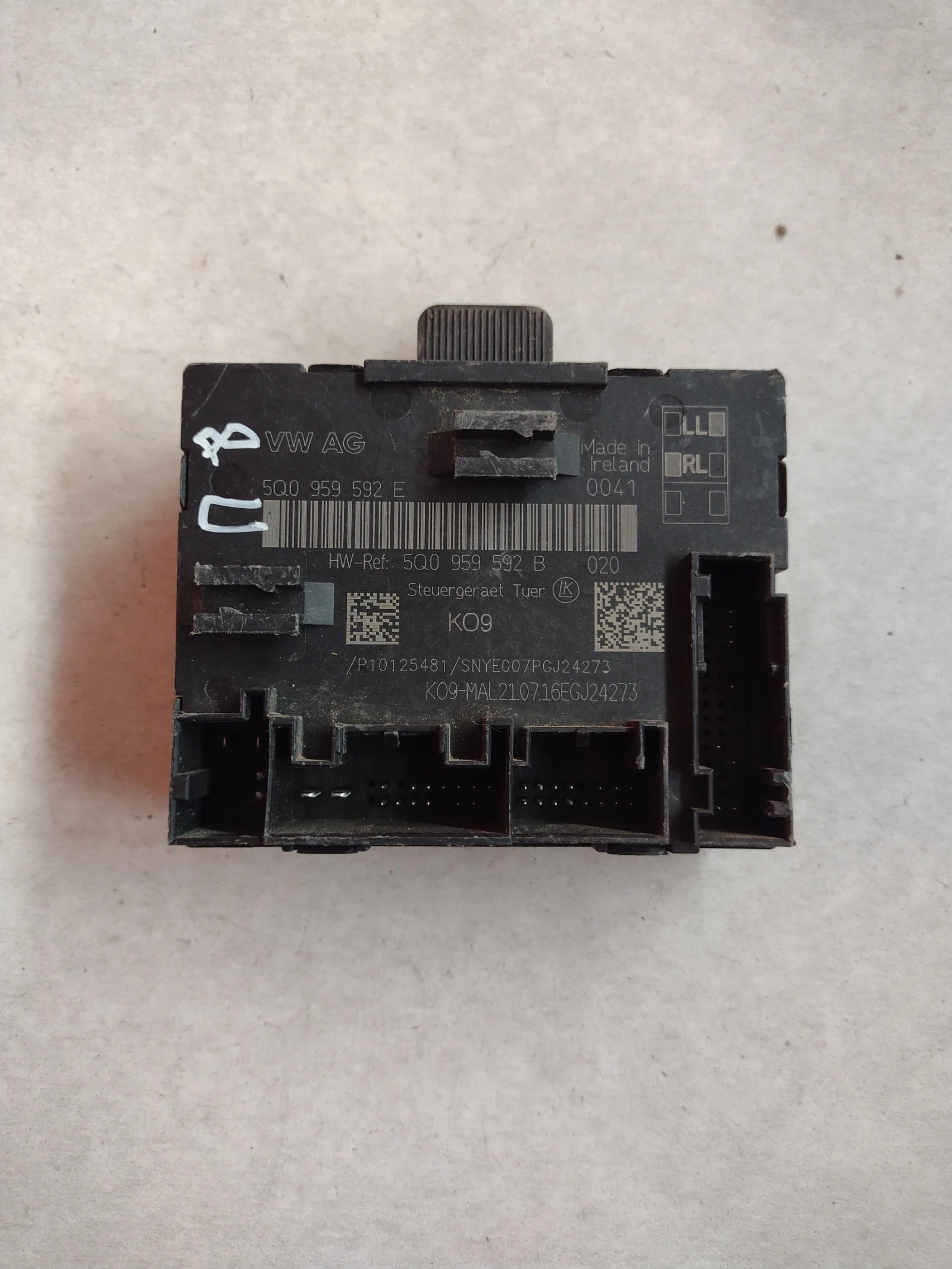 5Q0959592E ����� �� ���������� �� �����   VW PASSAT B8  5Q0 959 592 E | Mobile.bg � ����������� 3