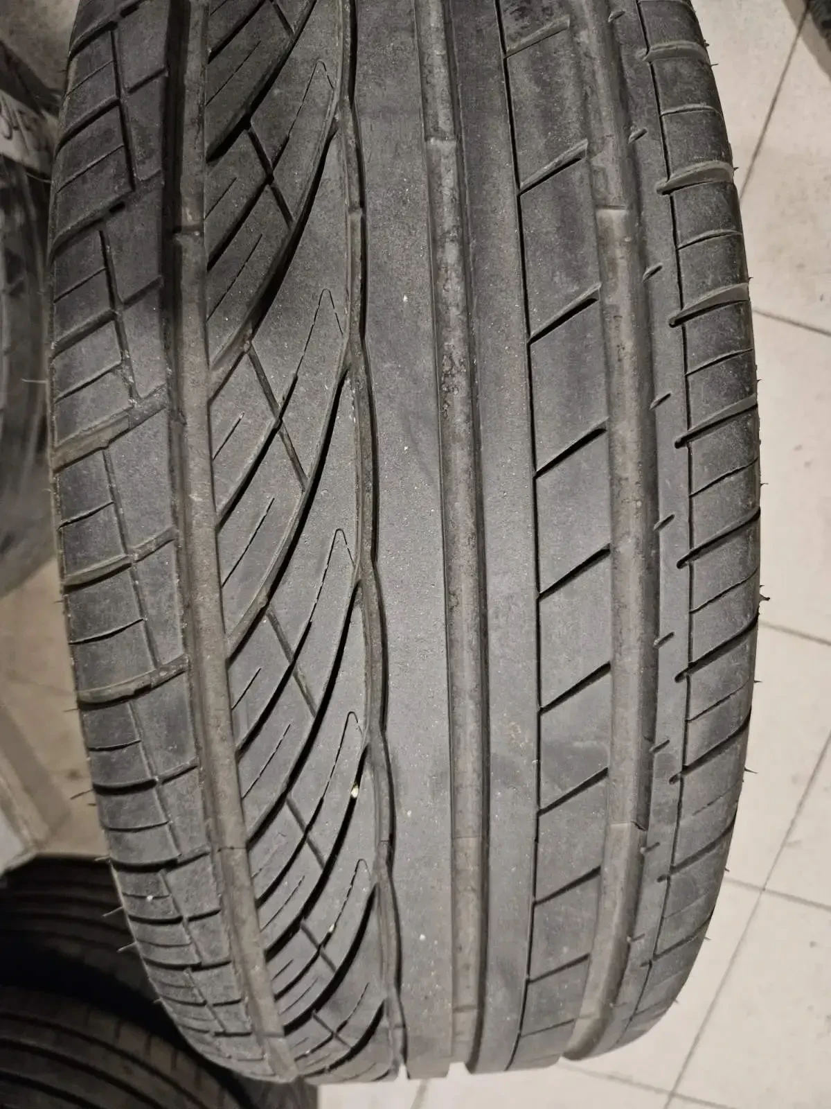    235/45R19 | Mobile.bg   1