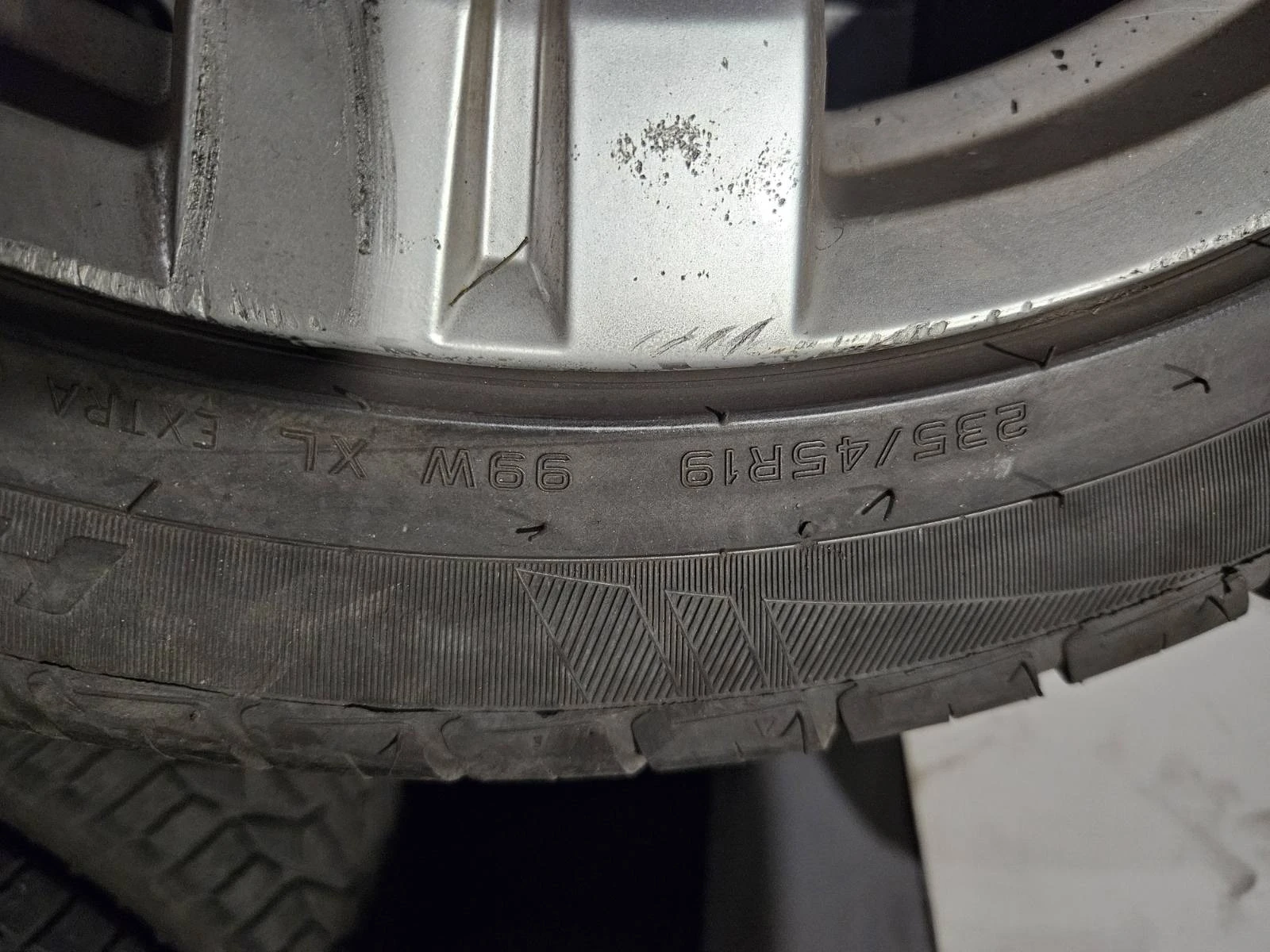    235/45R19 | Mobile.bg   3