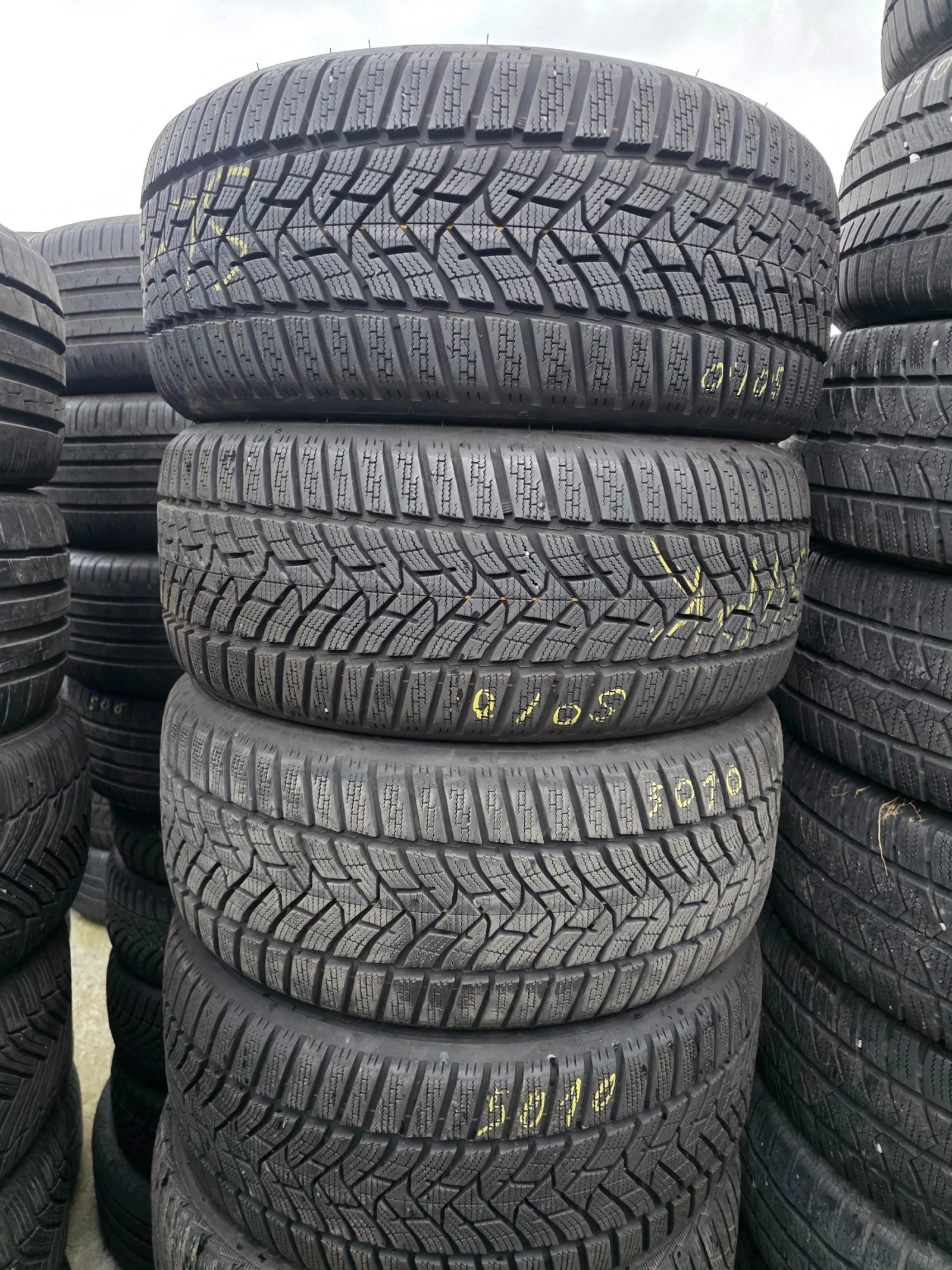 Гуми Зимни 225/45R17, снимка 5 - Гуми и джанти - 53965270