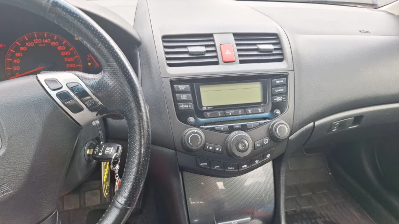 Honda Accord 2.2, снимка 11 - Автомобили и джипове - 52748879
