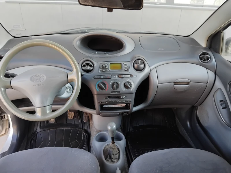 Toyota Yaris 1.0 климатик, снимка 9 - Автомобили и джипове - 52772957