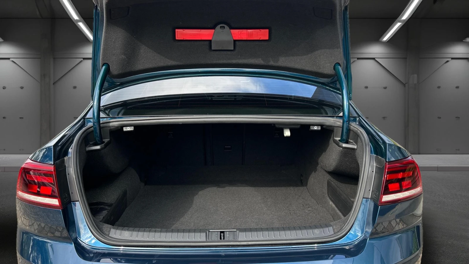 VW Passat VW Passat 2. 0 TDi SCR, Месечна вноска от 395 лв. - изображение 10