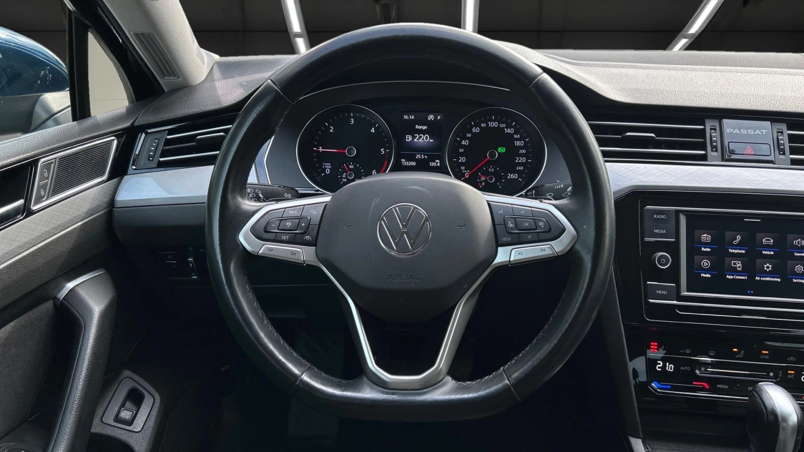 VW Passat VW Passat 2. 0 TDi SCR, Месечна вноска от 395 лв. - изображение 9