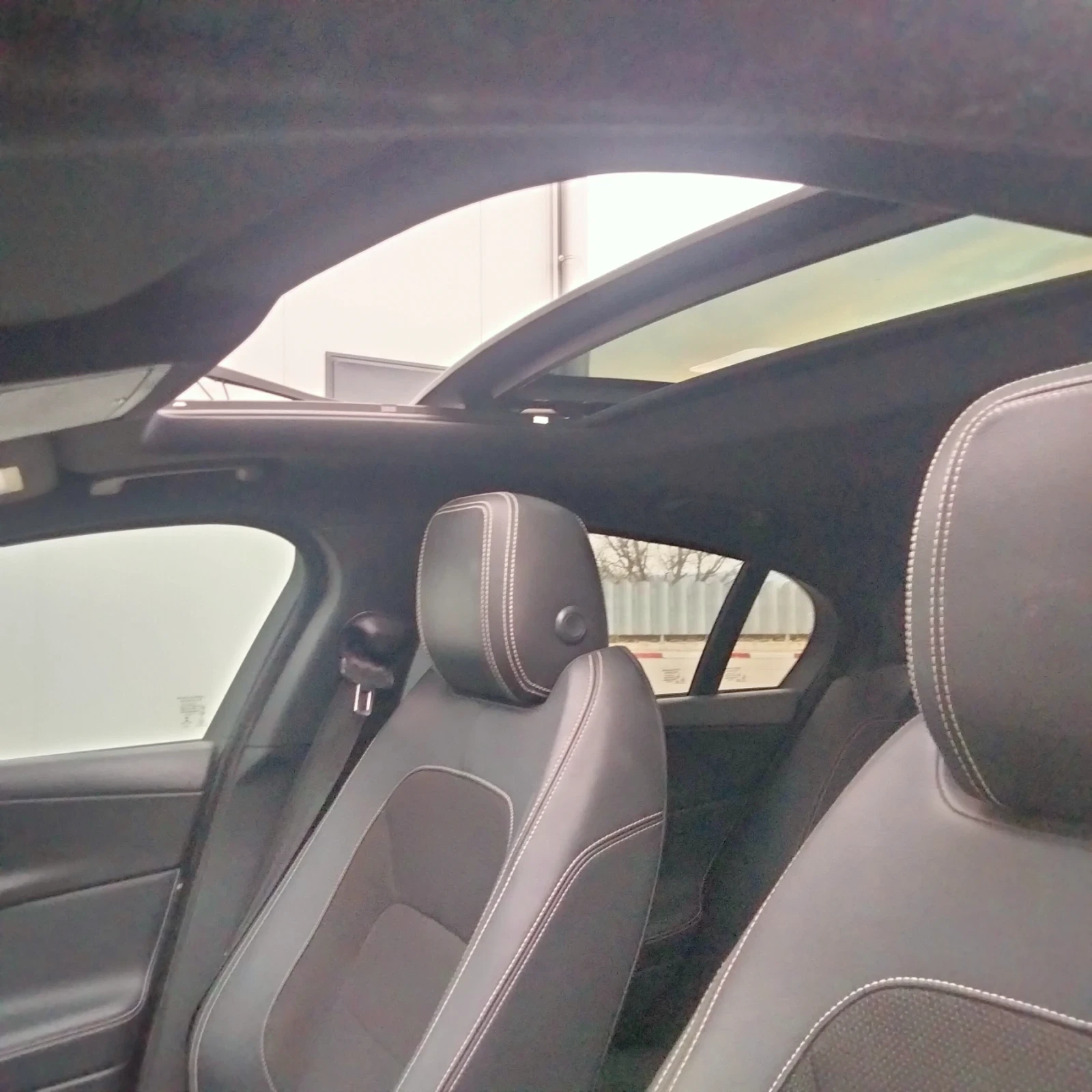 Jaguar XE 2.0d, снимка 10 - Автомобили и джипове - 53873679