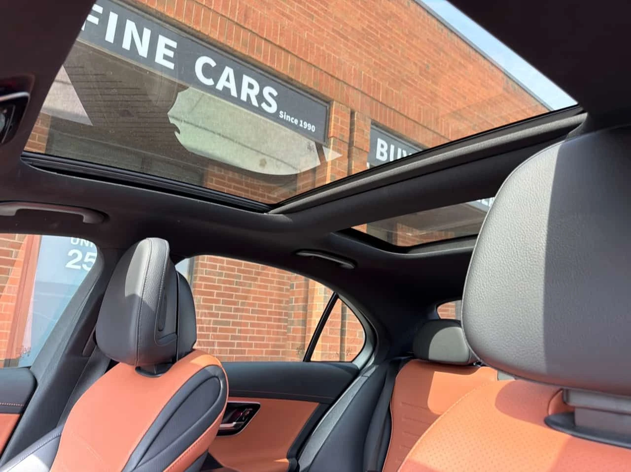 Mercedes-Benz C 300 * CARFAX * ЦЕНА ДО БГ, снимка 12 - Автомобили и джипове - 53979353