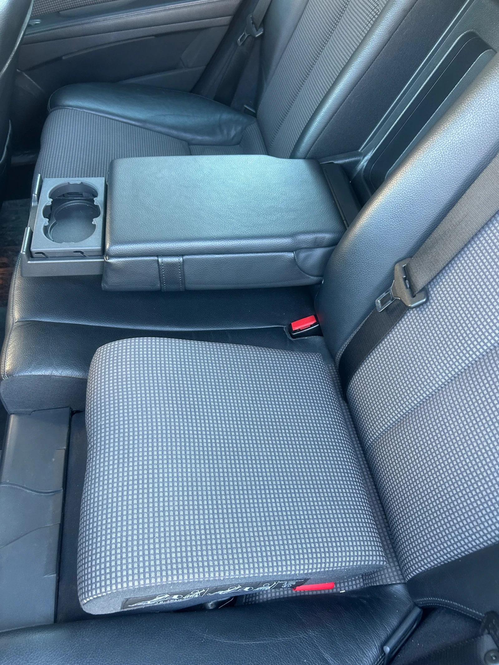 Mercedes-Benz E 320 CDI, снимка 16 - Автомобили и джипове - 54456653