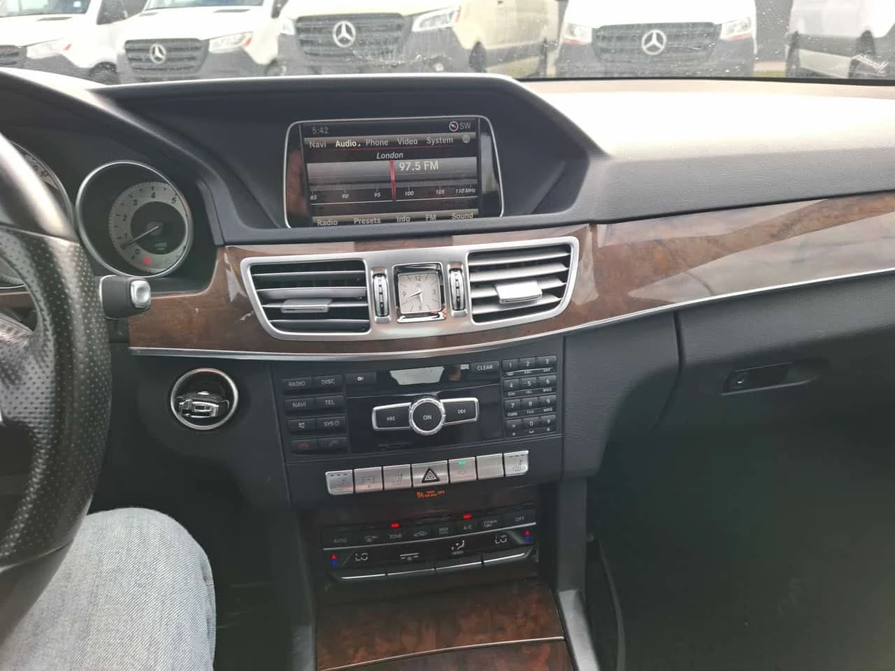 Mercedes-Benz E 350 * ПОДГРЕВ* ШИБИДАХ* ВИДЕО* , снимка 9 - Автомобили и джипове - 54377321