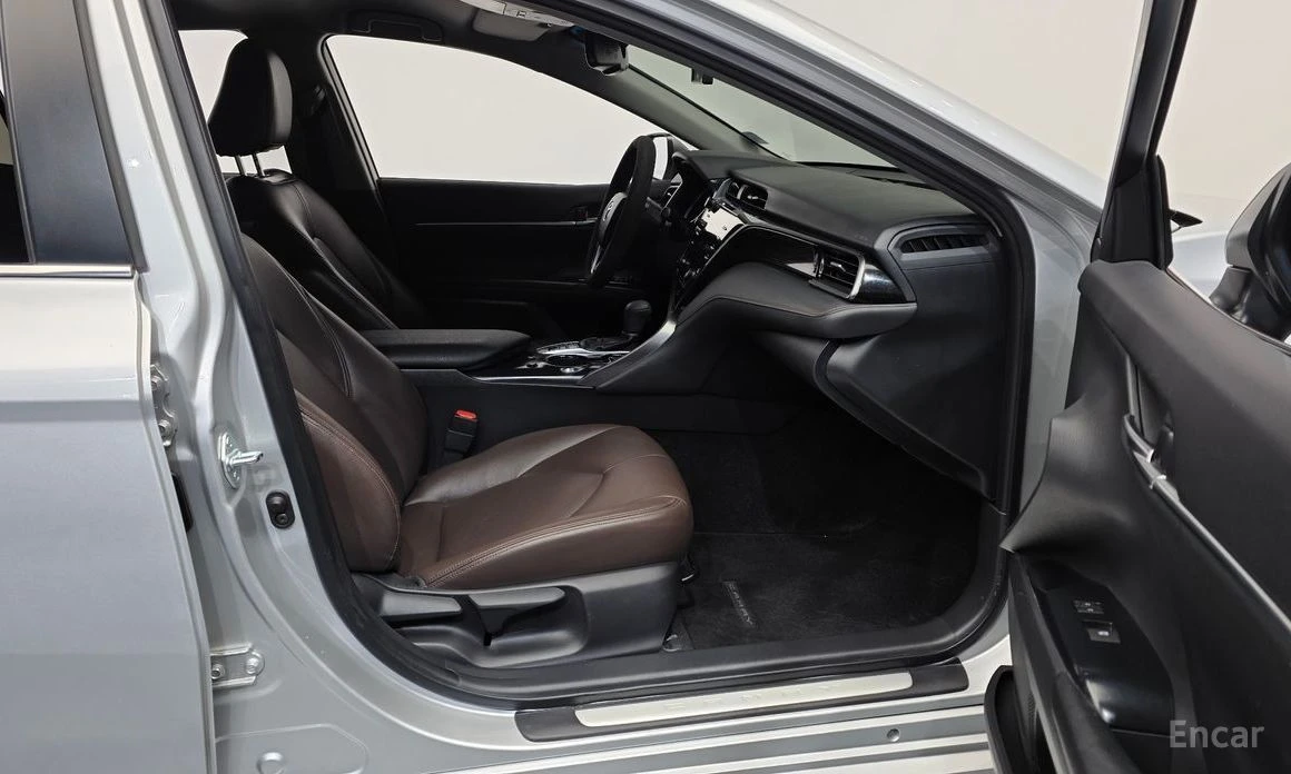 Toyota Camry, снимка 11 - Автомобили и джипове - 54378919