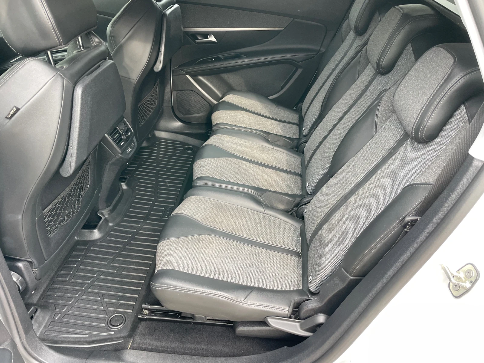 Peugeot 5008 1.5 HDi 130HP ТОП СЪСТОЯНИЕ, снимка 13 - Автомобили и джипове - 54478817