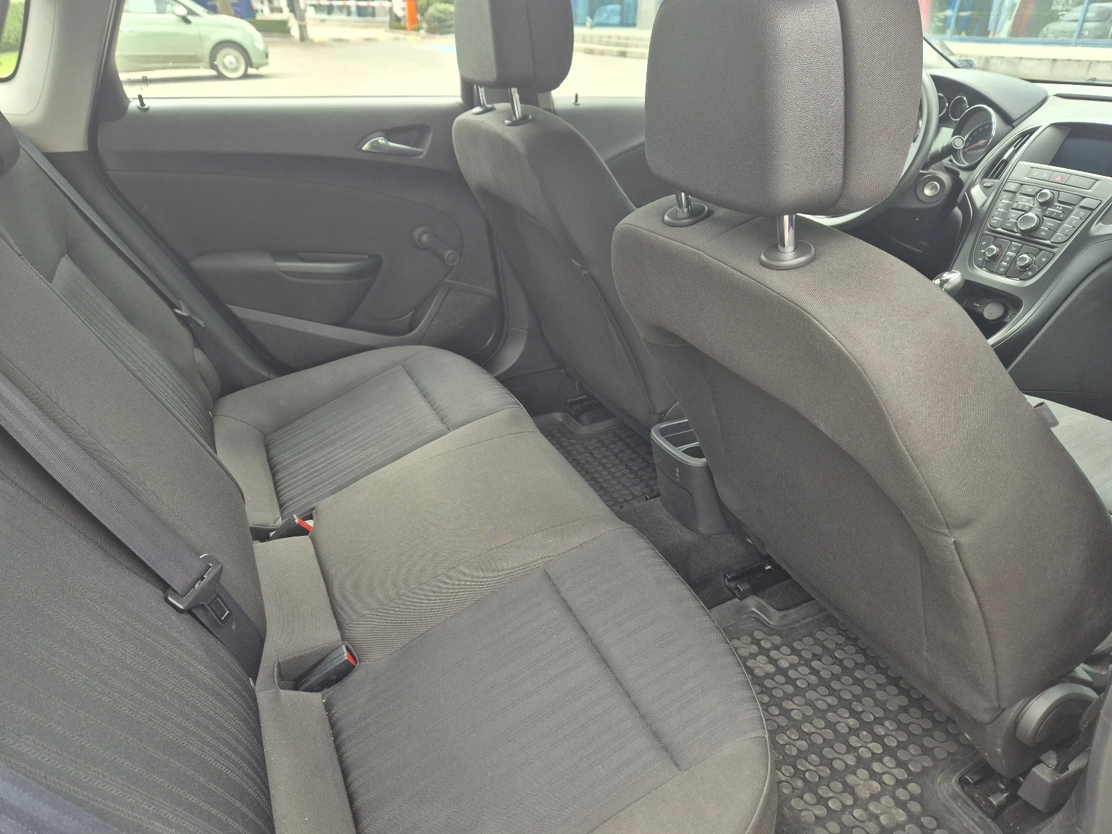 Opel Astra J 1.6 ГАЗ нова от България, снимка 12 - Автомобили и джипове - 54610884