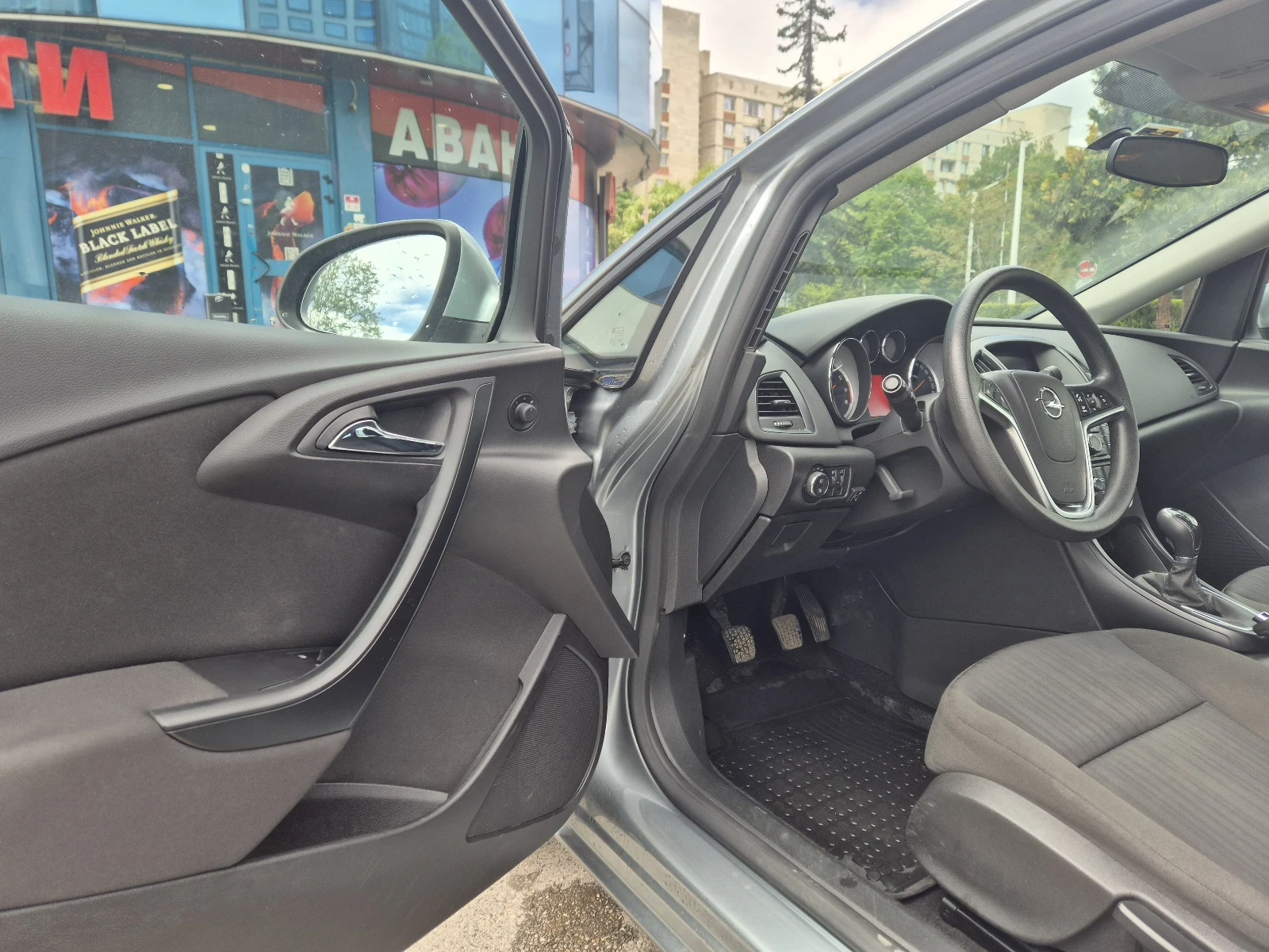 Opel Astra J 1.6 ГАЗ нова от България, снимка 7 - Автомобили и джипове - 54610884