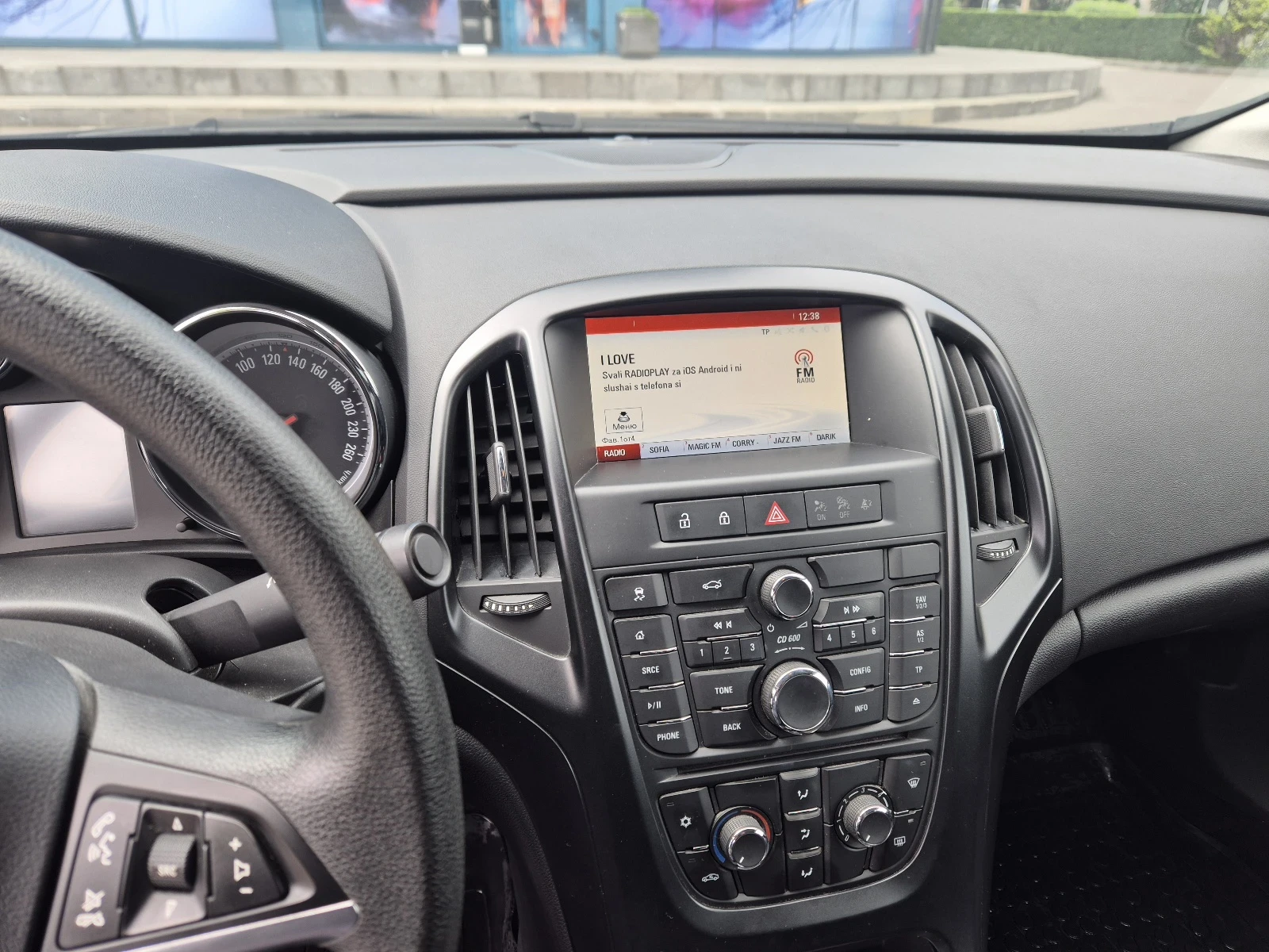 Opel Astra J 1.6 ГАЗ нова от България, снимка 10 - Автомобили и джипове - 54610884
