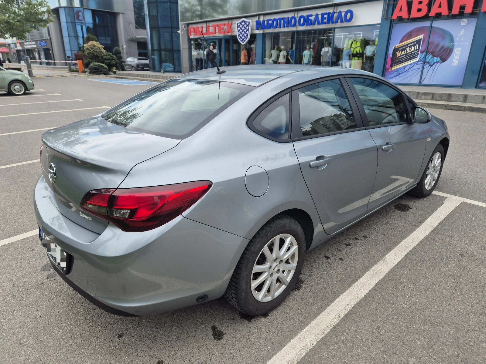 Opel Astra J 1.6 ГАЗ нова от България, снимка 4 - Автомобили и джипове - 54610884