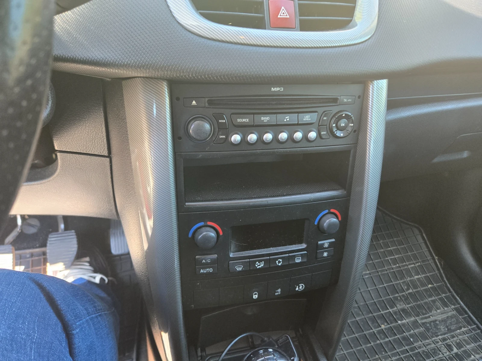 Peugeot 207, снимка 7 - Автомобили и джипове - 54677864