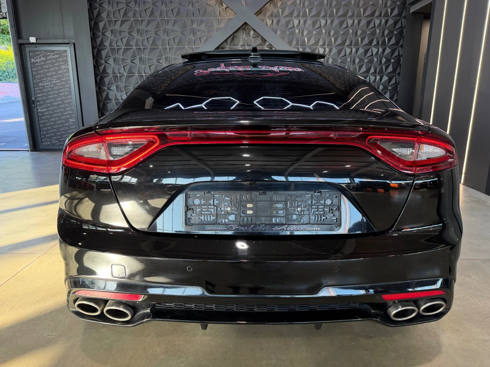 Kia Stinger 3.3 AWD 4x4 * FULL Екстри * LEXICON * Шибедах * , снимка 4 - Автомобили и джипове - 54792523