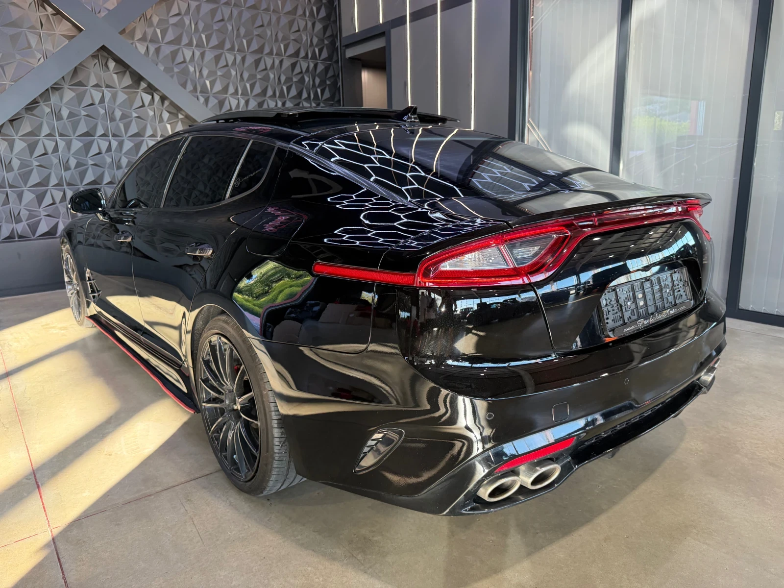 Kia Stinger 3.3 AWD 4x4 * FULL Екстри * LEXICON * Шибедах * , снимка 3 - Автомобили и джипове - 54792523